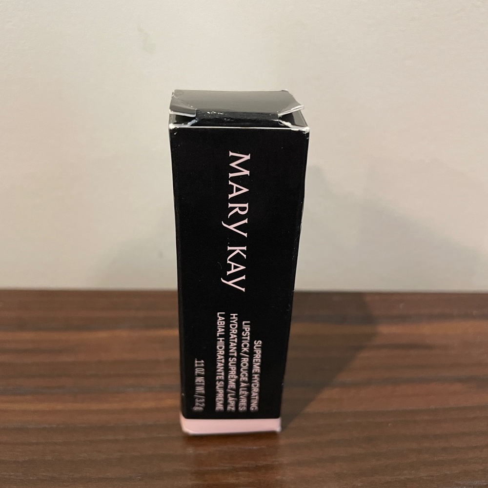 NWT Mary Kay Supreme Hydrating Lipstick--Poetic Pink